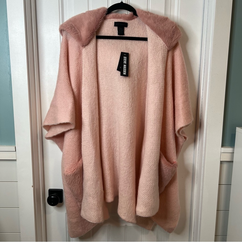 Steve Madden Women’s Pink Faux Fur Hooded Sweater Poncho Cape. Size OSFM. NWT.